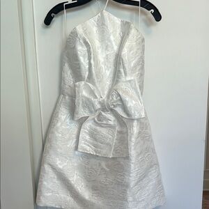 Carolina Herrera White Floral Dress with Bow - size 6